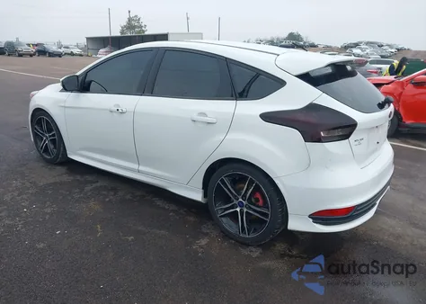 2016 Ford Focus St z USA, uszkodzony, nr VIN 1FADP3L98GL317922